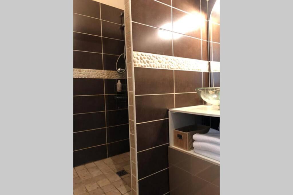 Appart Renove 2 Chambres Avec Clim L'Isle-sur-la-Sorgue Luaran gambar